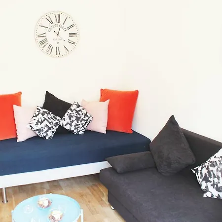 Apartment Nicole Shelter